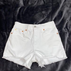 Women’s Levi’s High Rise Shorts 25 NWOT